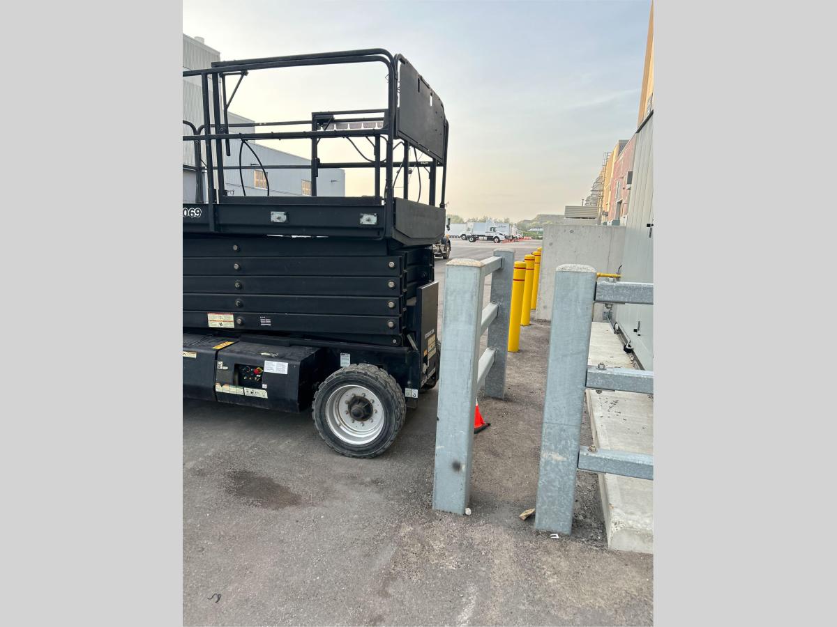 2015 JLG M4069LE-3