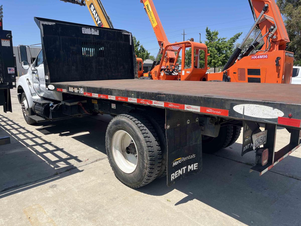 2015 Ford F750-4