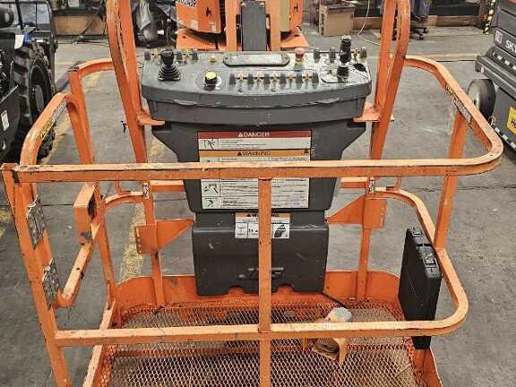 2016 JLG E300AJP-5