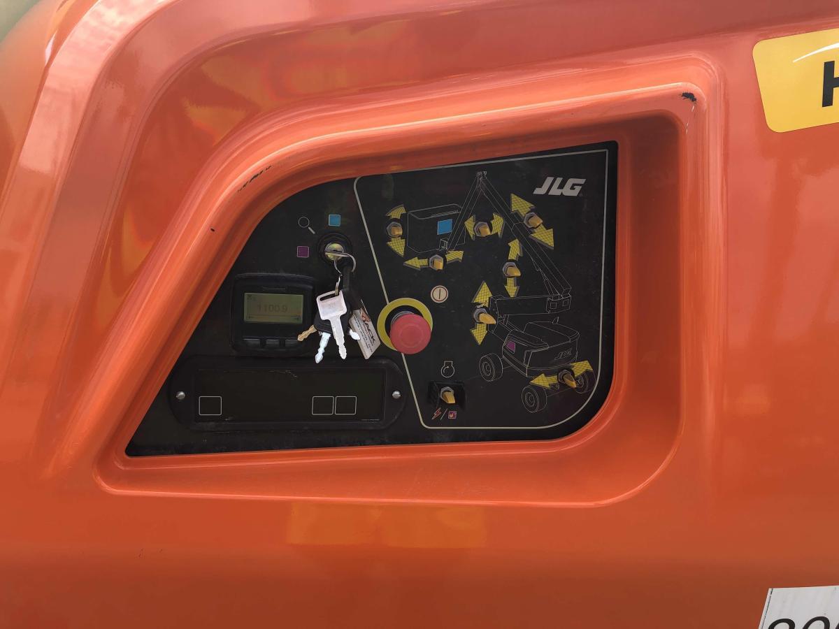 2017 JLG 450AJ-7