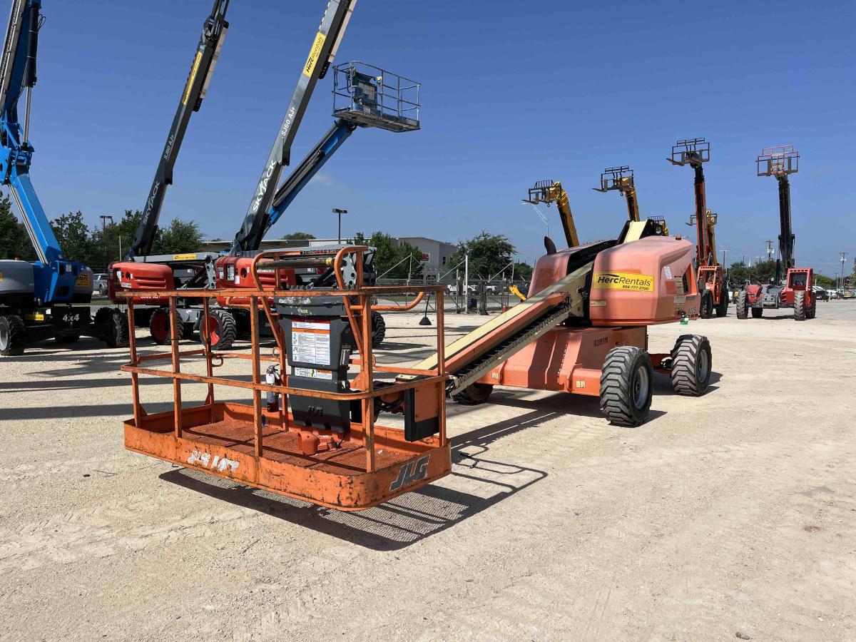 2017 JLG 400S-8
