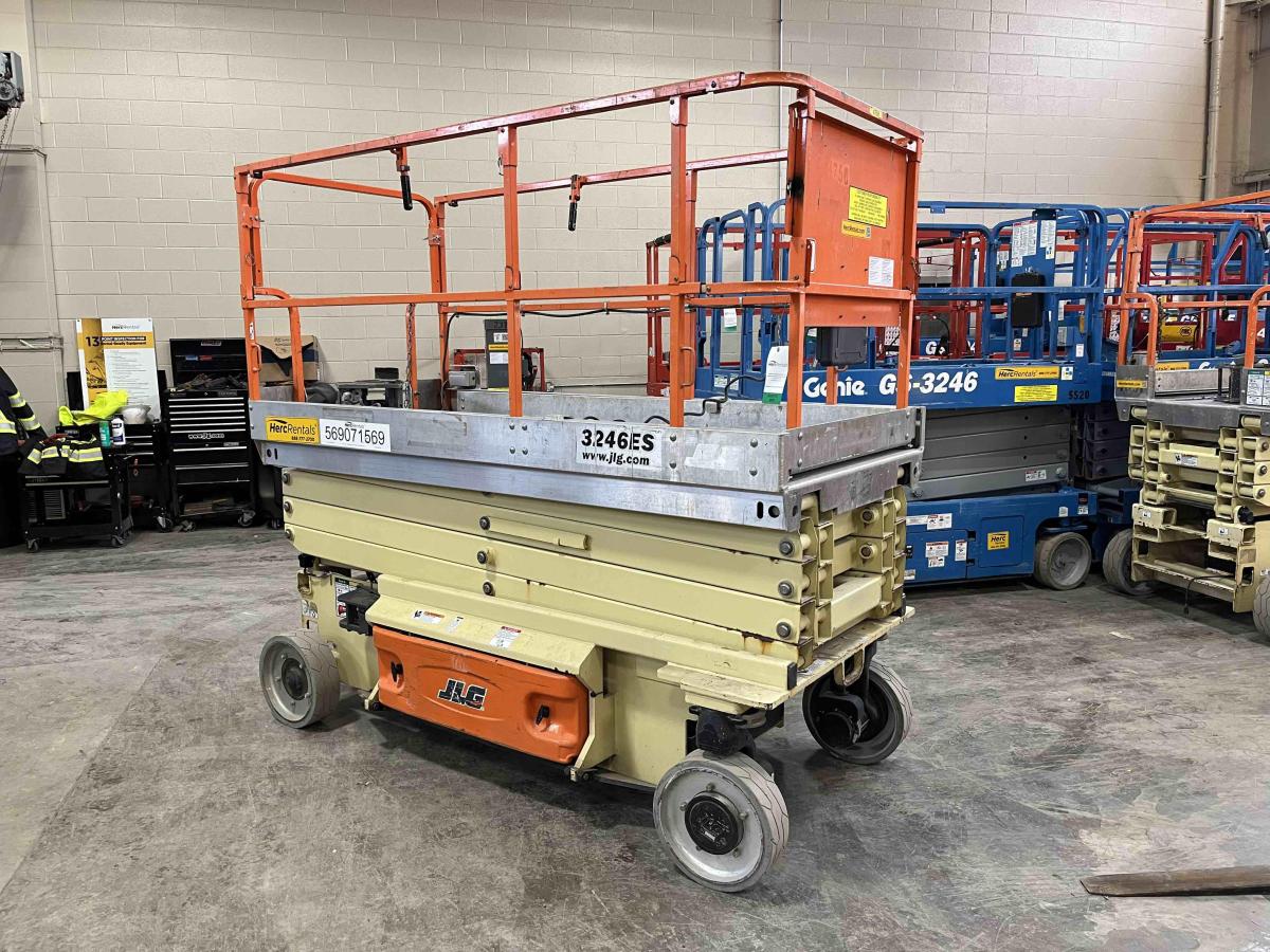 2014 JLG 3246ES