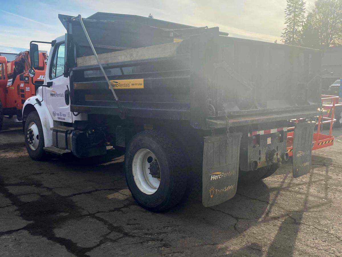 2017 Freightliner M2106