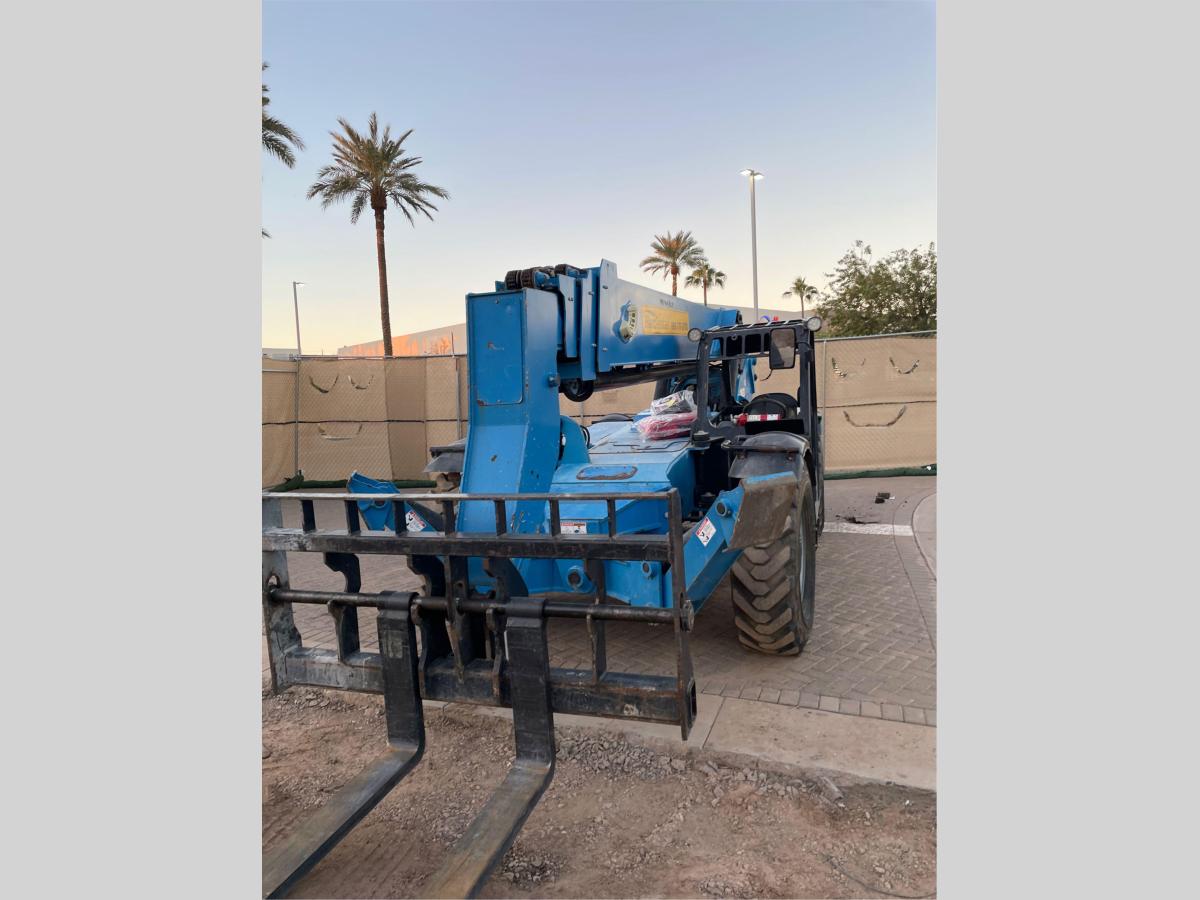 2017 Genie GTH-1056