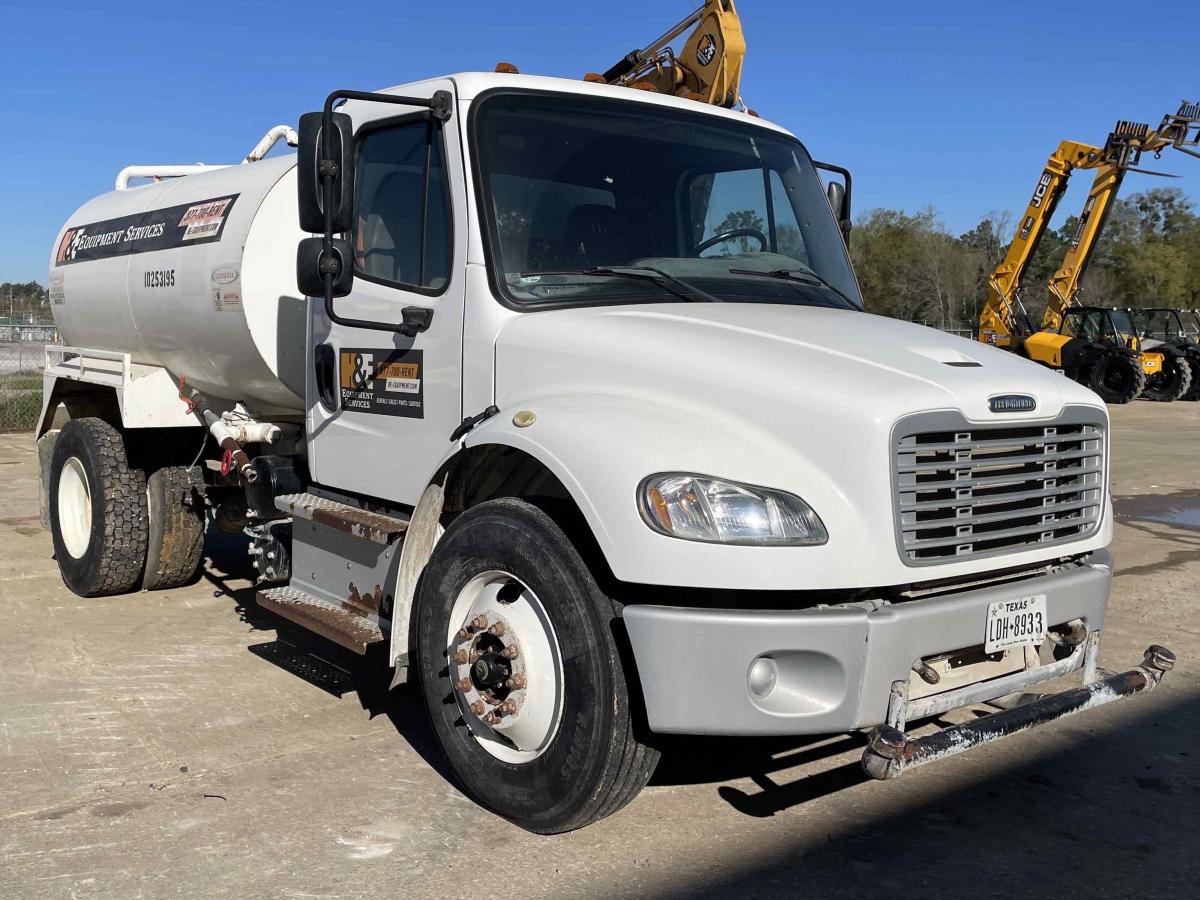 2019 Freightliner M2106