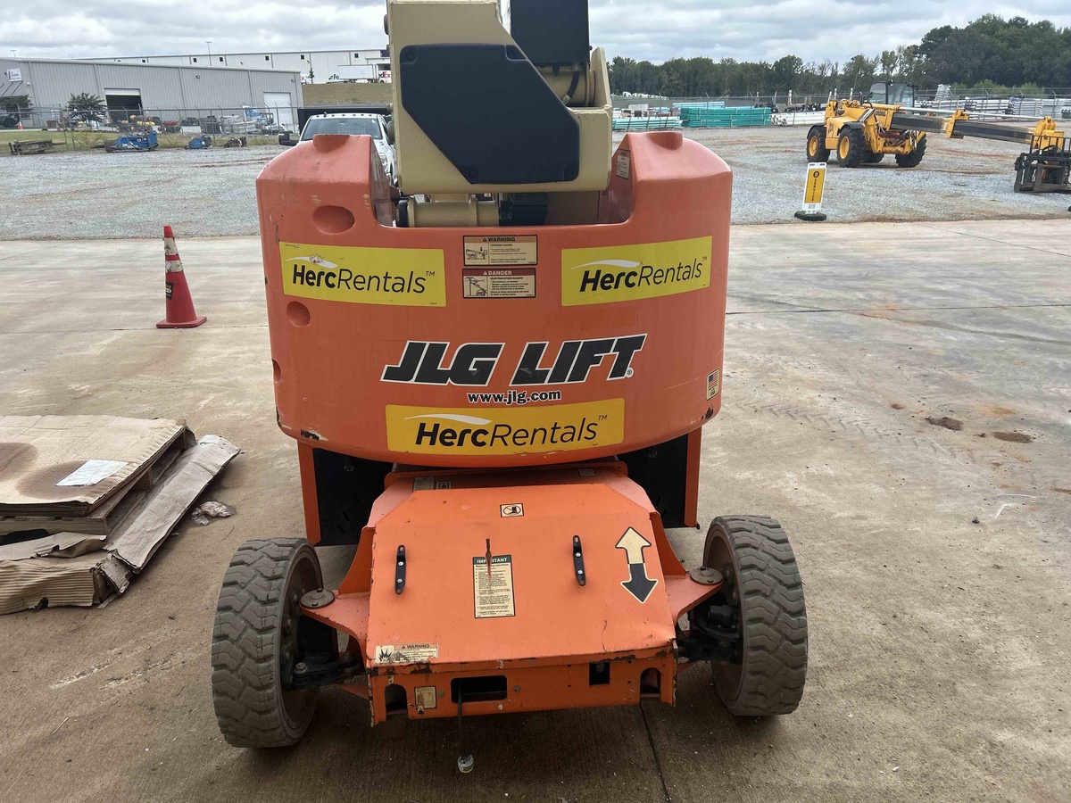 2017 JLG E400AJPN-5