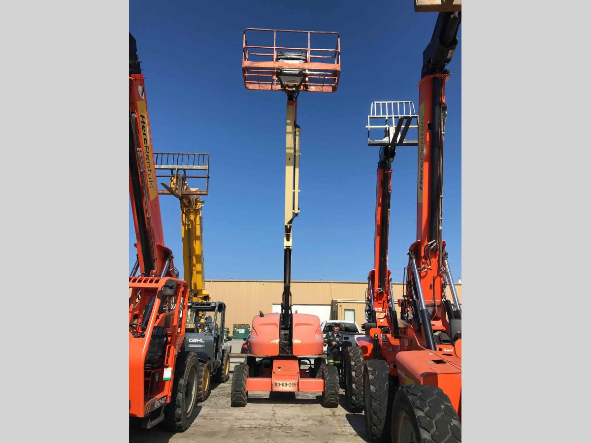 2013 JLG 400S