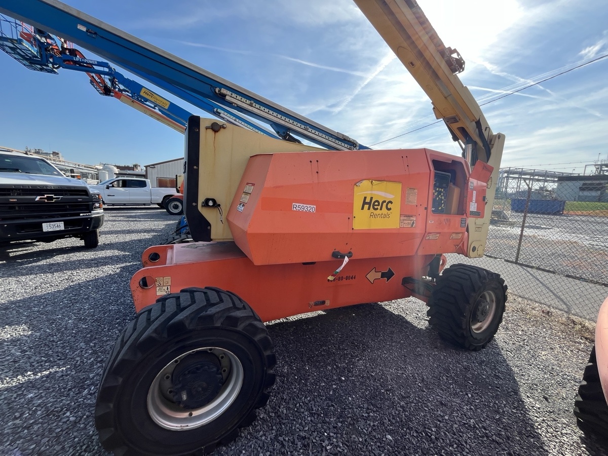 2012 JLG 800AJ-3