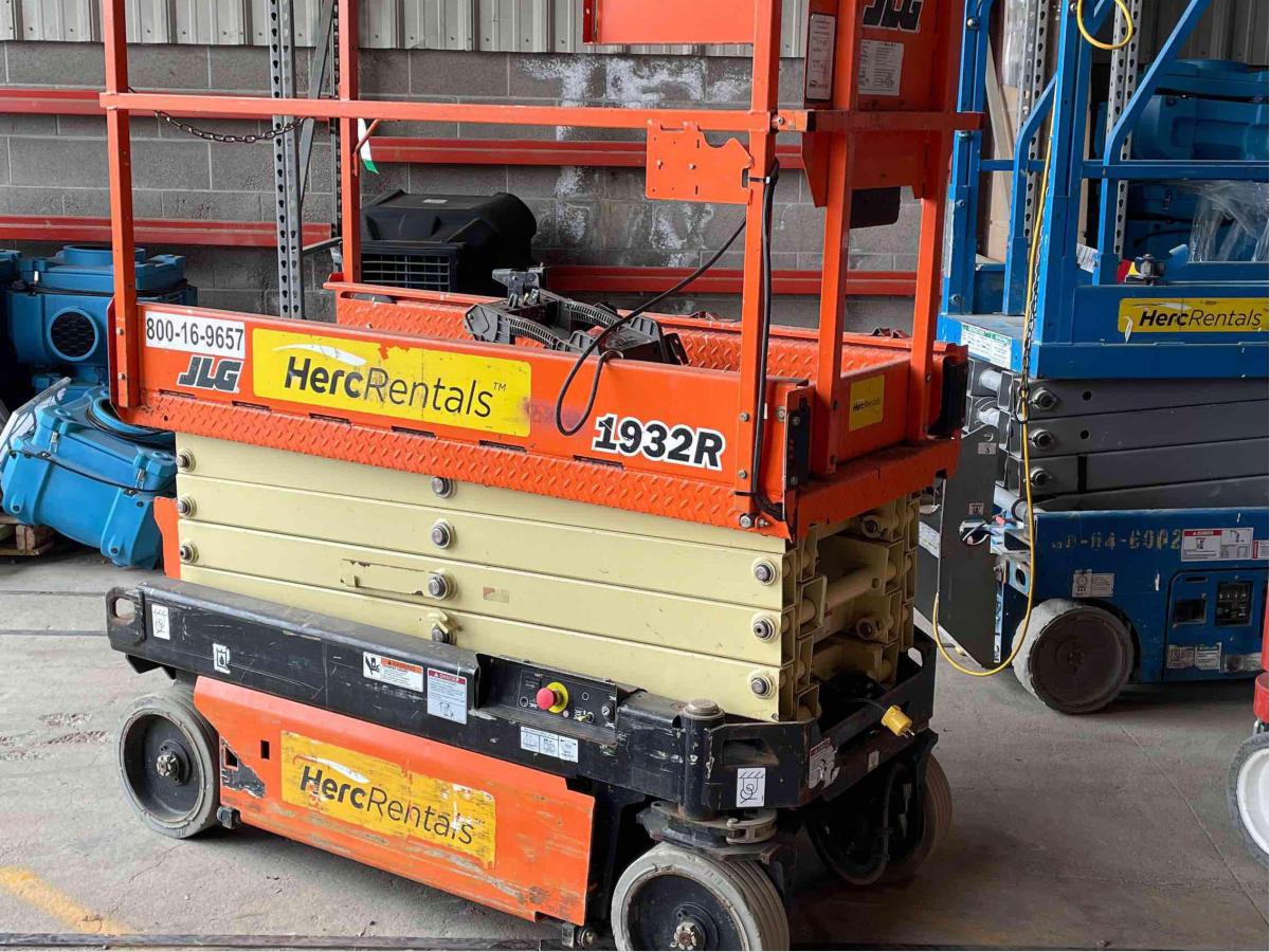 2017 JLG 1932R