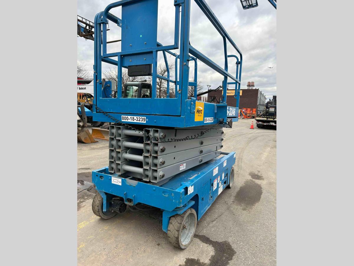 2017 Genie GS-3246