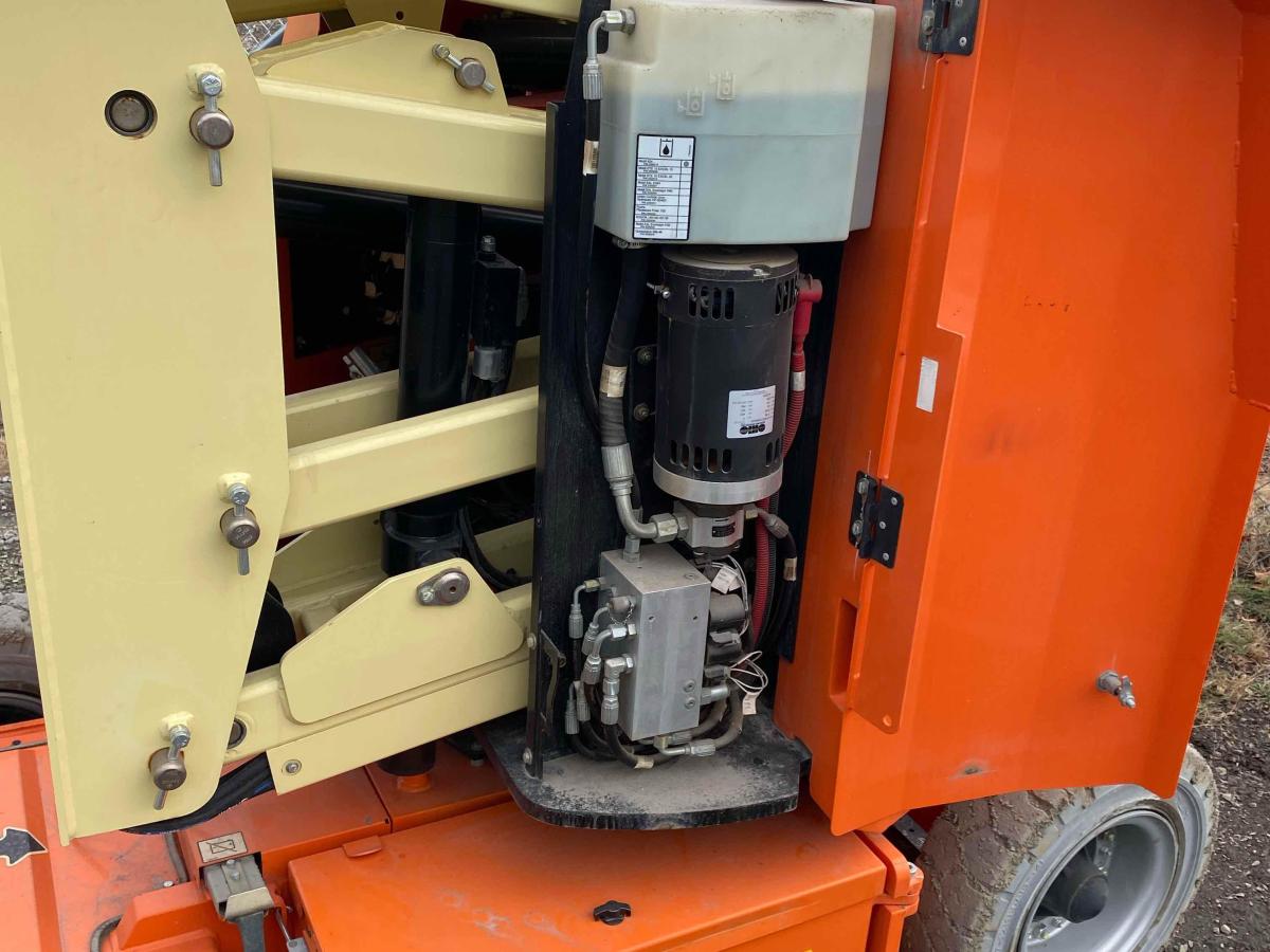 2017 JLG E300AJP