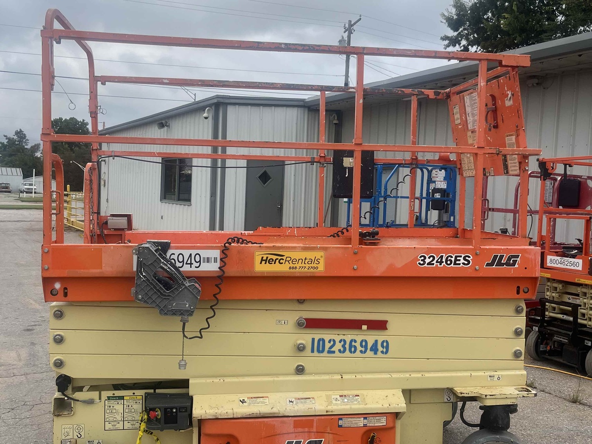 2018 JLG 3246ES-7