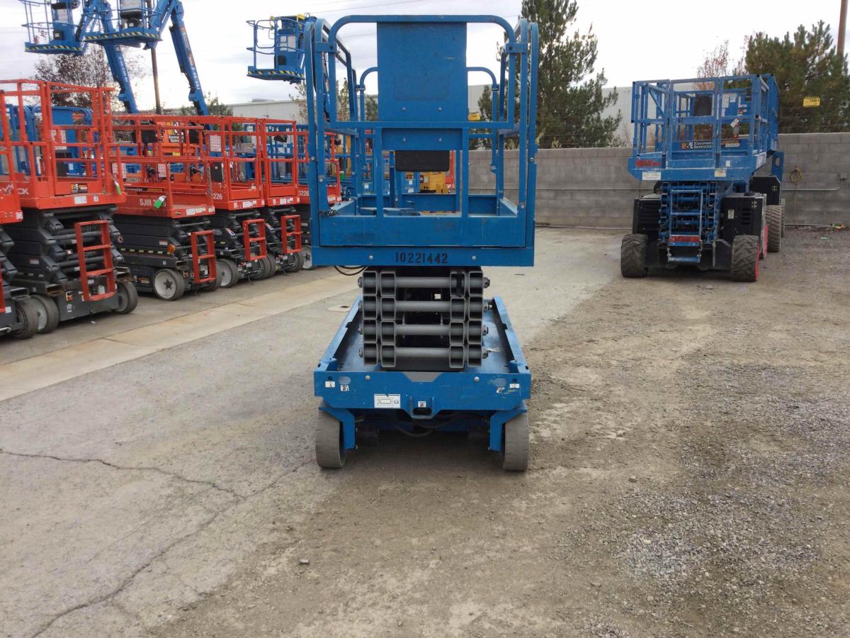 2017 Genie GS-3246