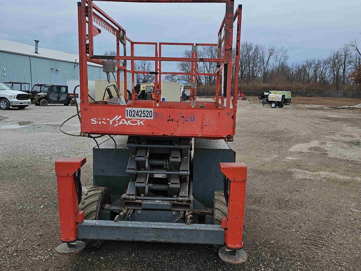 2018 Skyjack SJ-6832RT-4