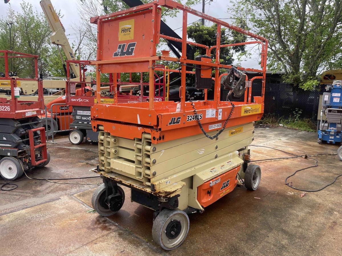 2018 JLG 3246ES