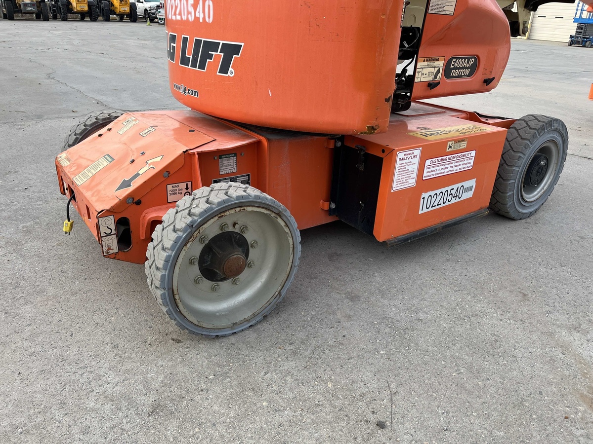 2017 JLG E400AJPN-9