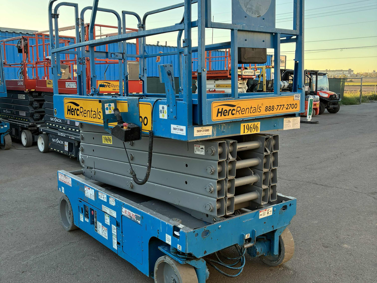 2015 Genie GS-3246-4