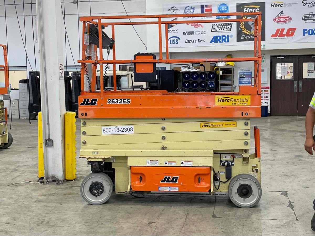 2017 JLG 2632ES-1