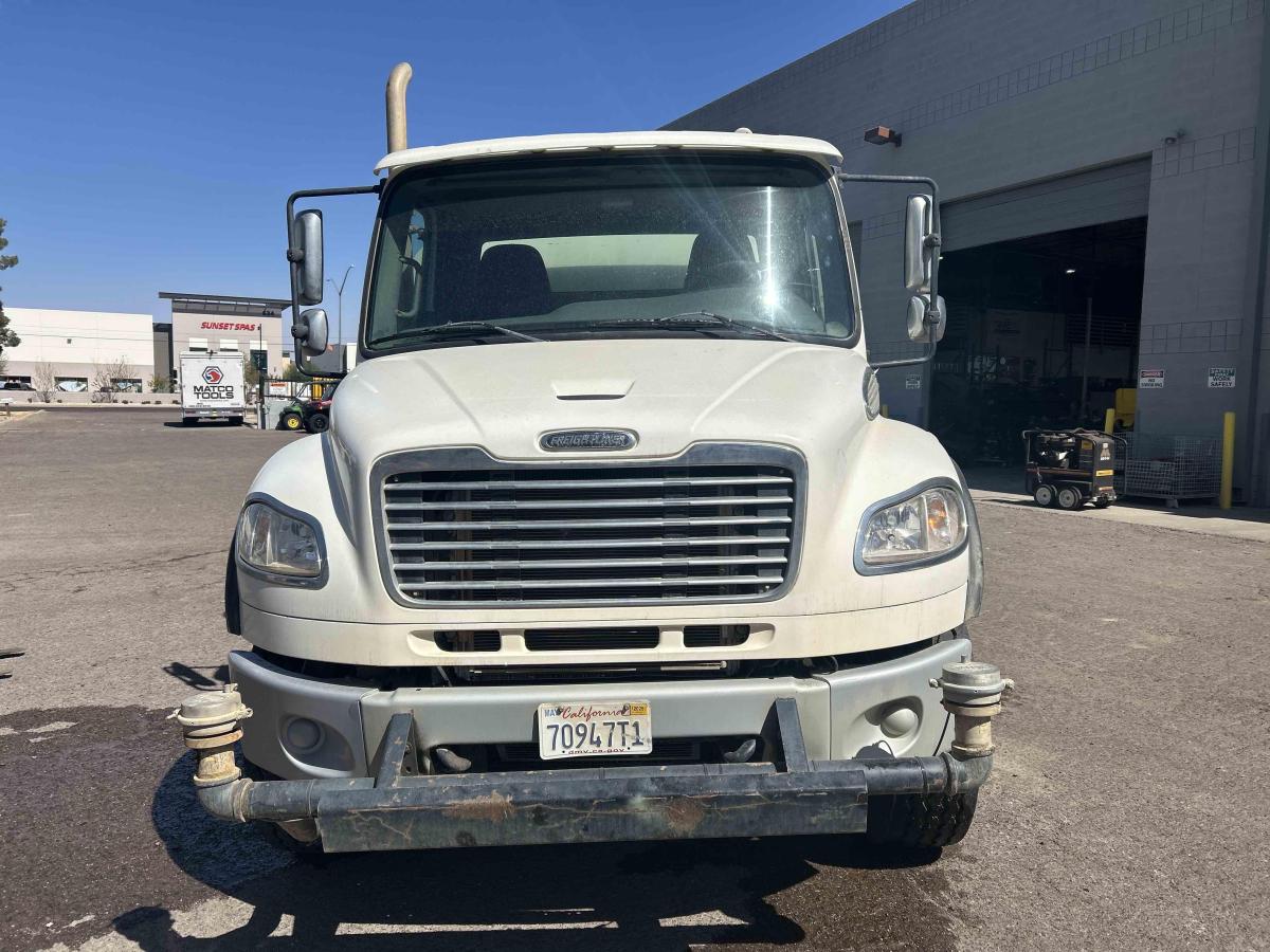 2016 Freightliner M2106