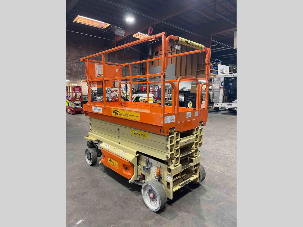 2017 JLG 2646ES