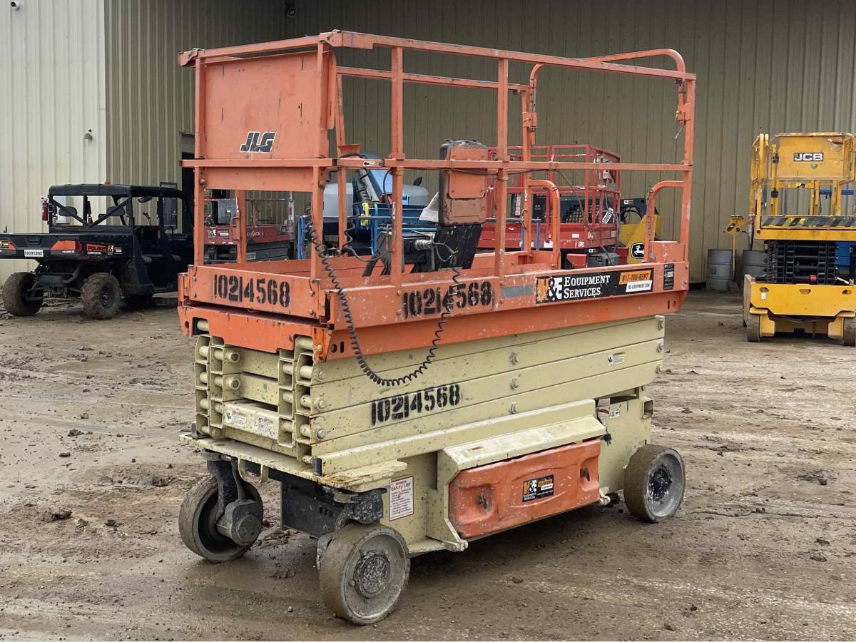 2017 JLG 2646ES