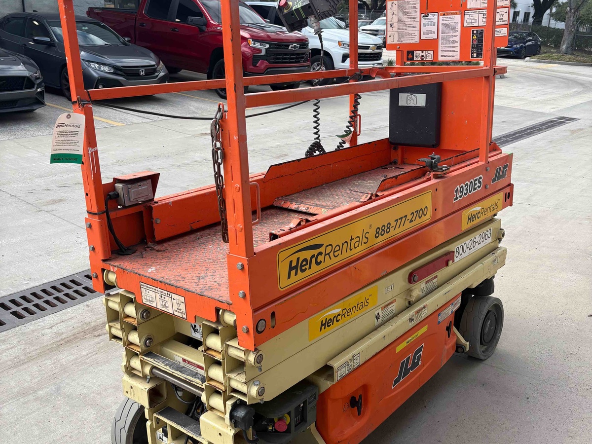 2019 JLG 1930ES