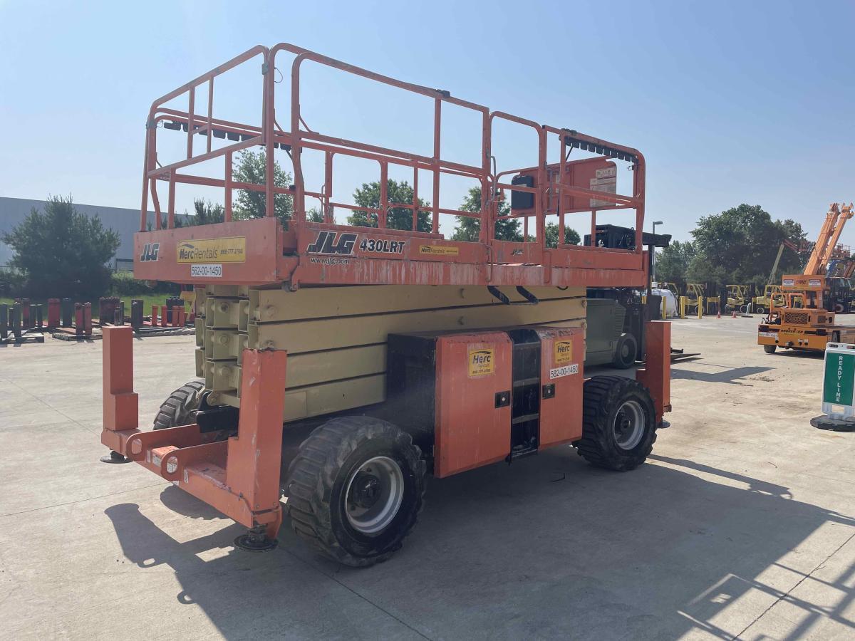 2017 JLG 430LRT