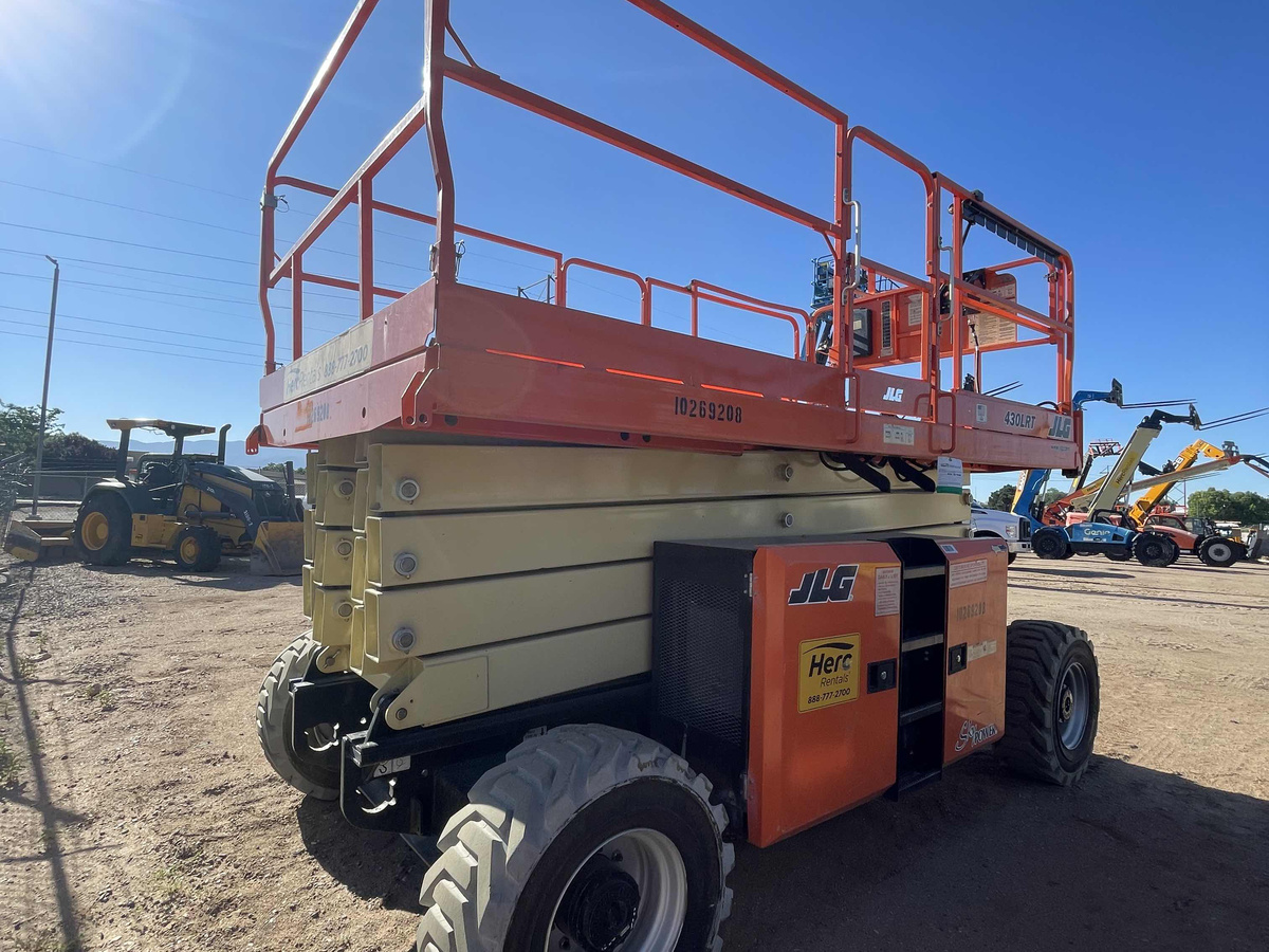 2019 JLG 430LRT