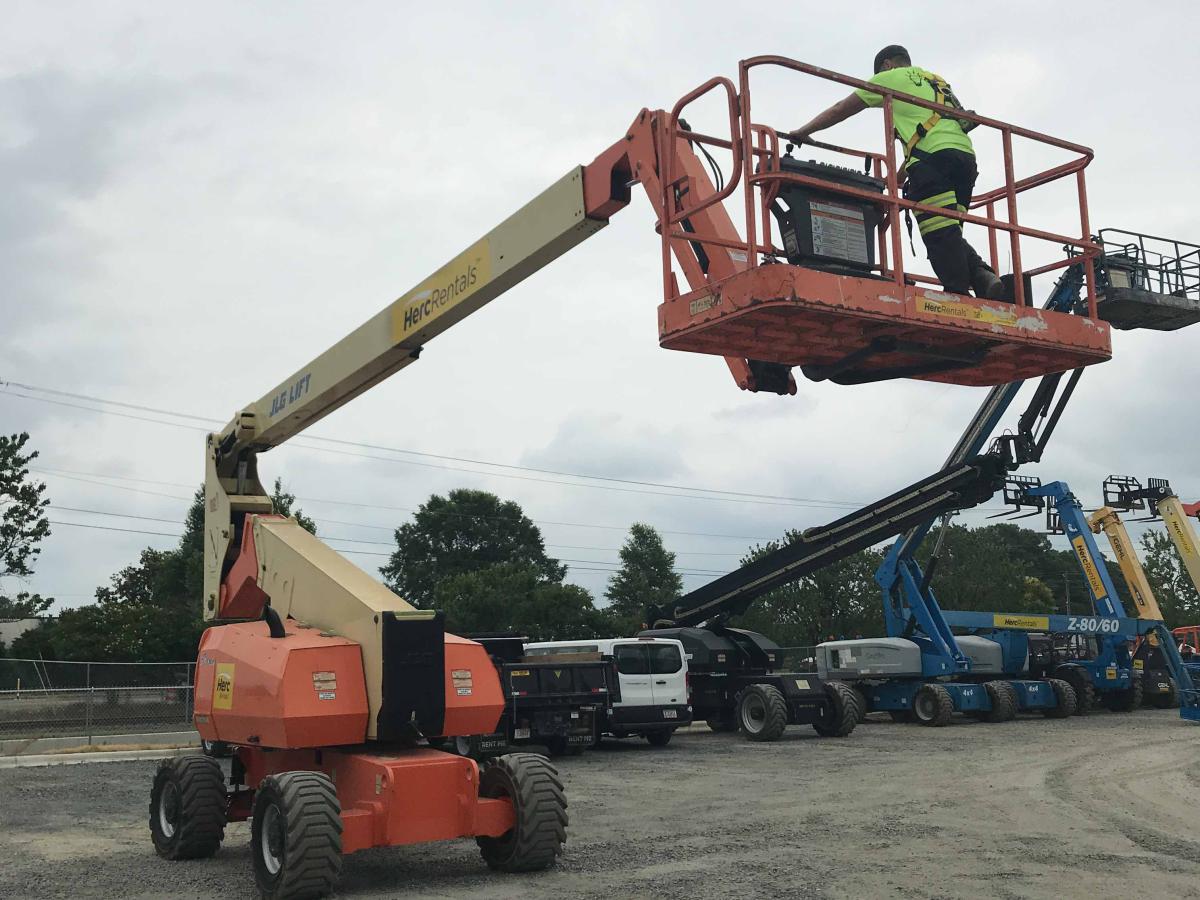 2012 JLG 800AJ