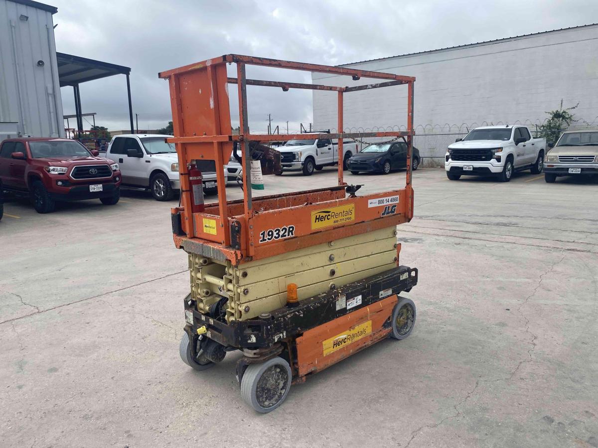 2017 JLG 1932R-9