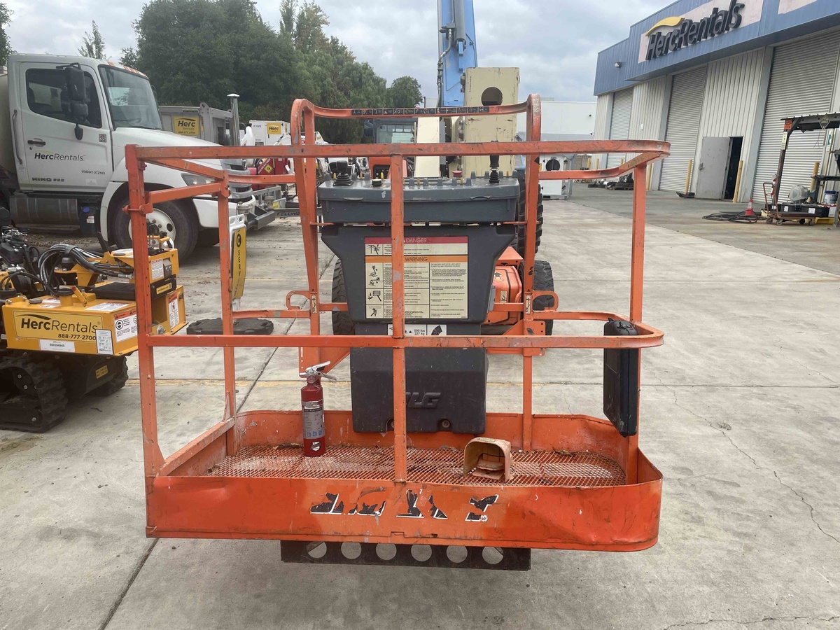 2016 JLG E450A-3