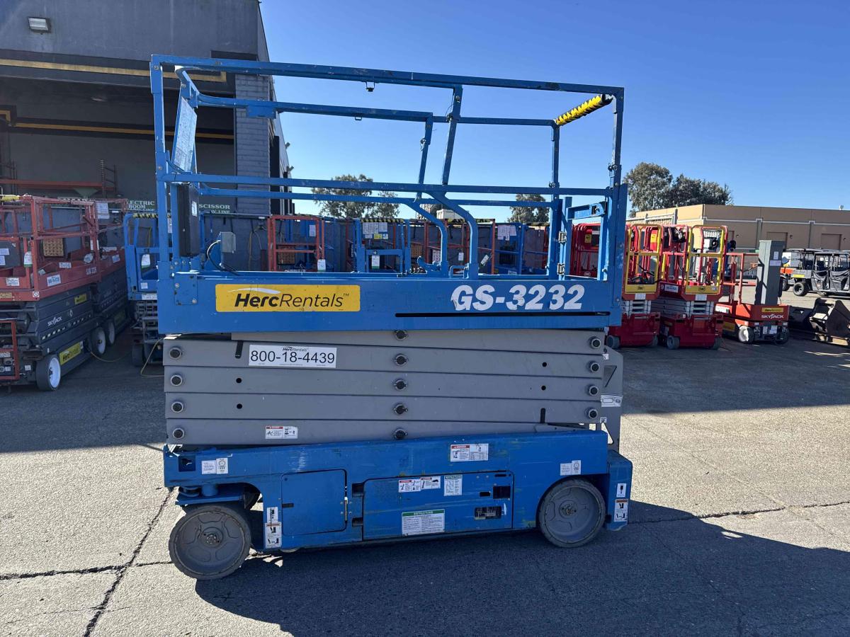 2017 Genie GS-3232