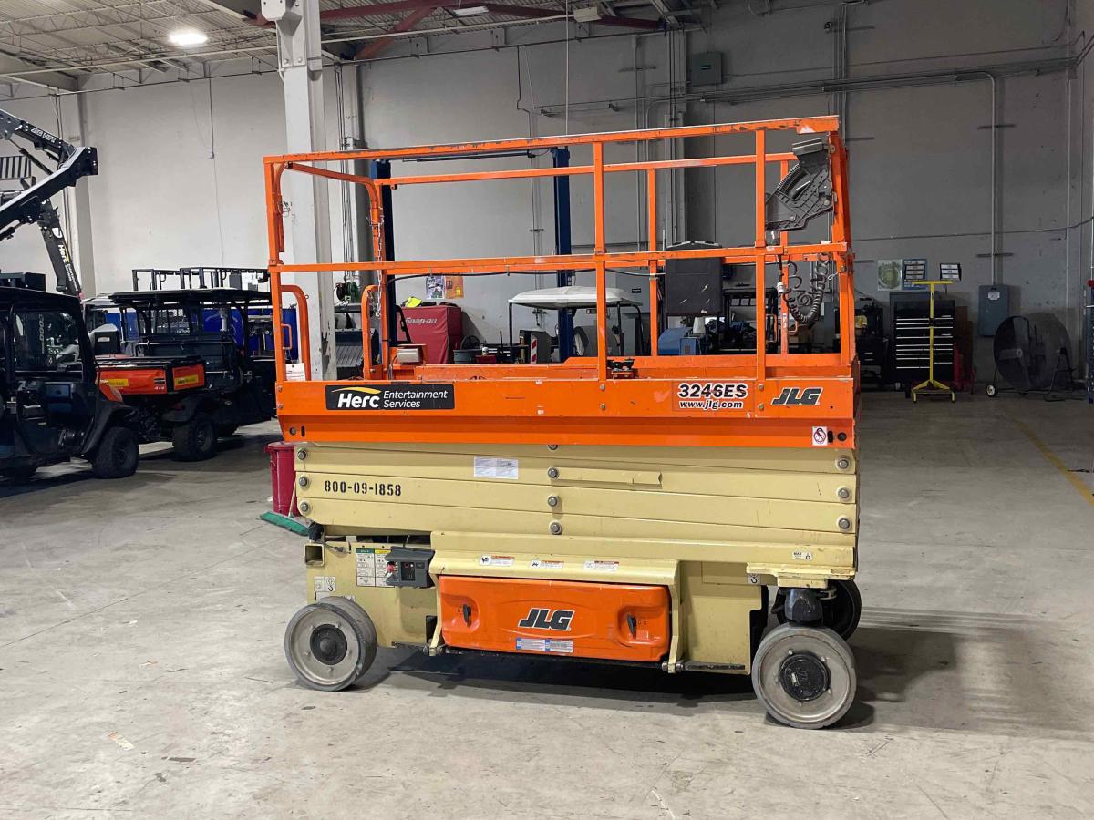 2016 JLG 3246ES