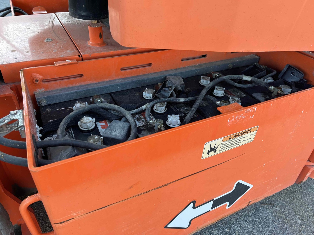 2016 JLG E300AJ-6