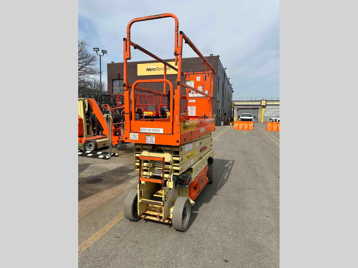 2017 JLG 2632ES