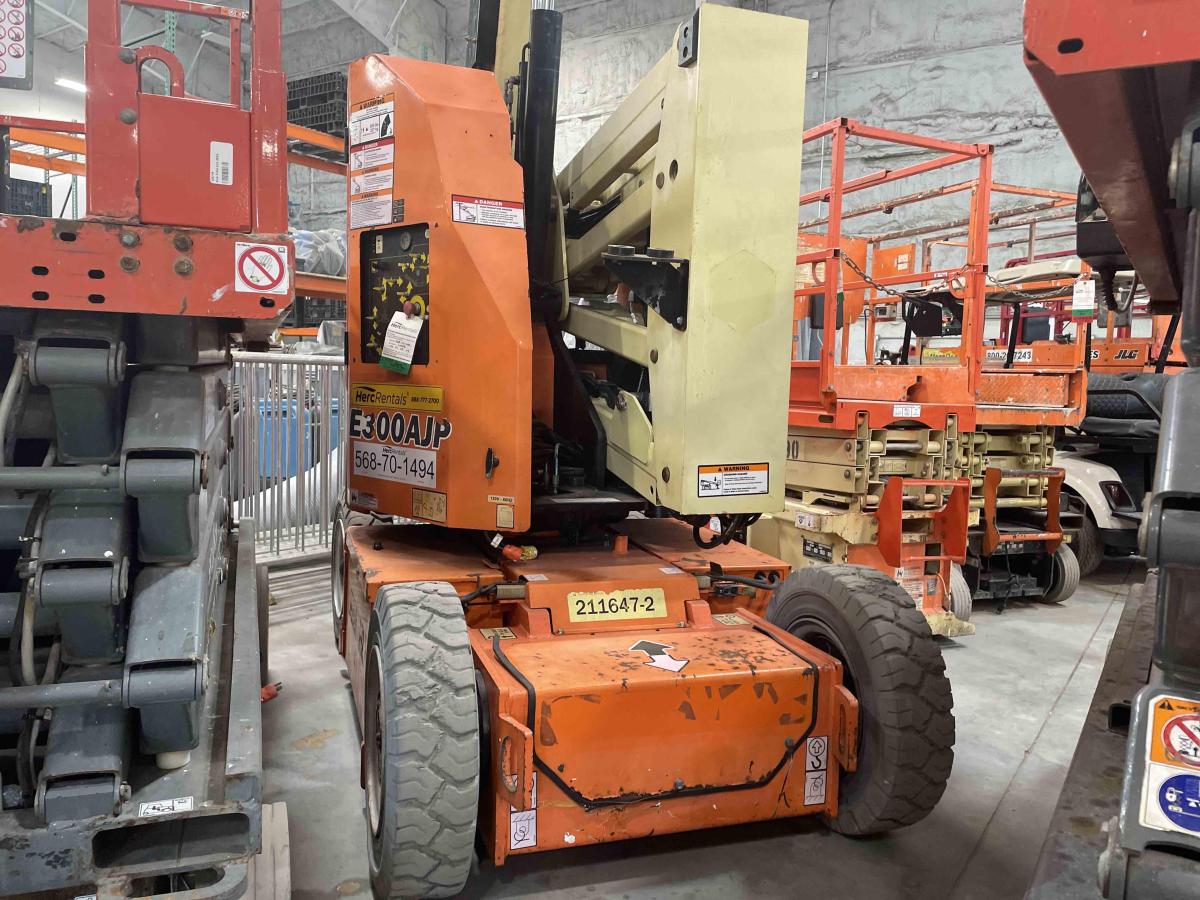 2016 JLG E300AJP