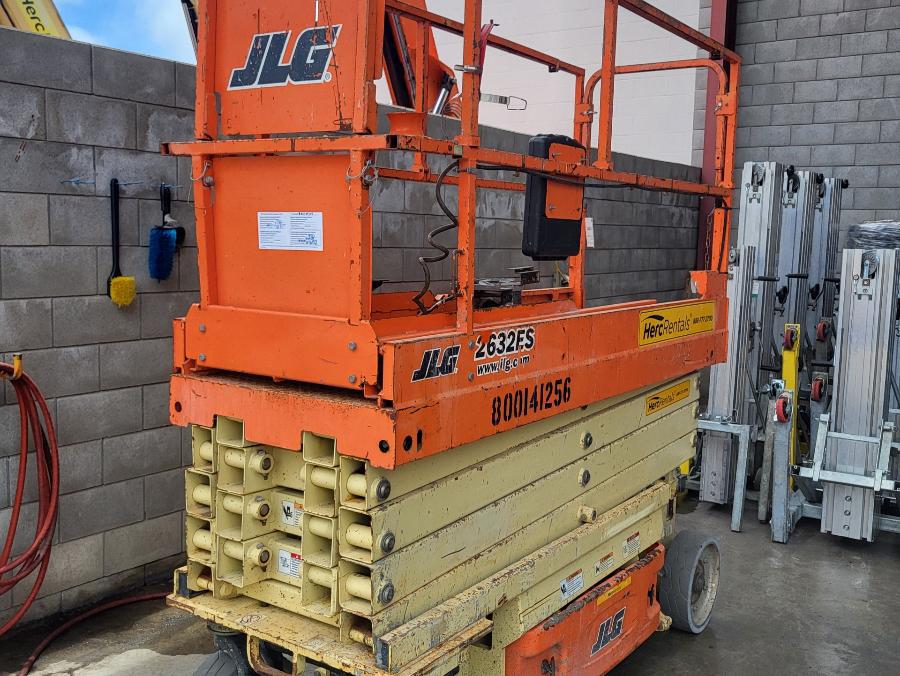 2017 JLG 2632ES