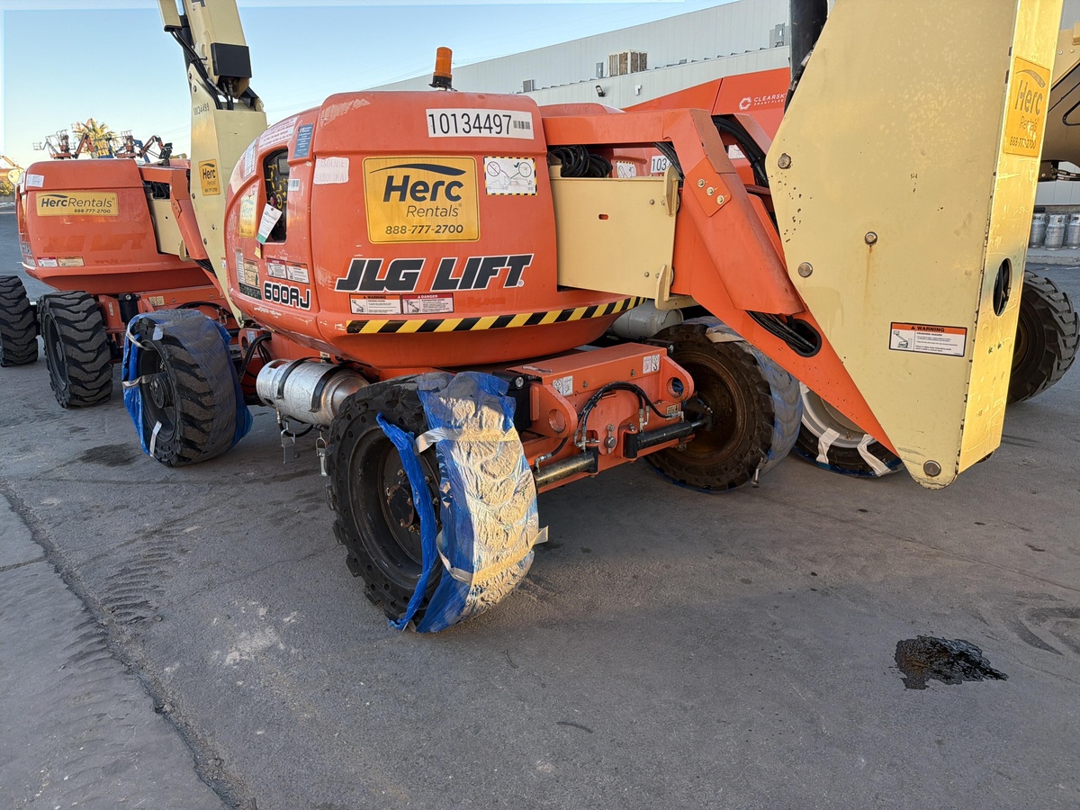 2014 JLG 600AJ
