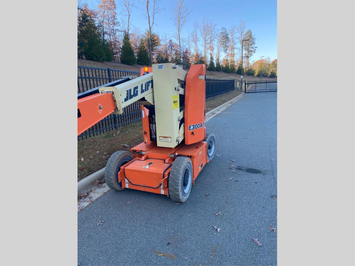 2016 JLG E300AJP