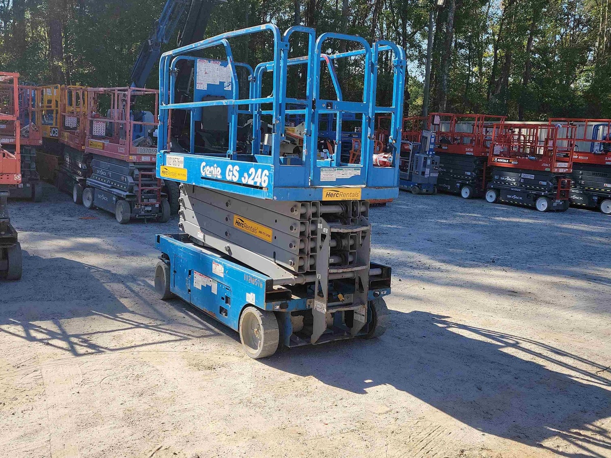 2017 Genie GS-3246-2