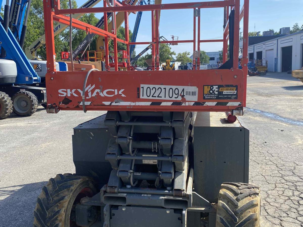 2017 Skyjack SJ-6832RT-4