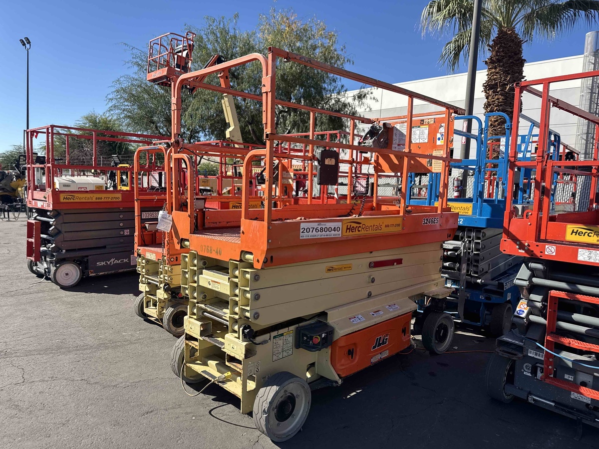 2018 JLG 3246ES