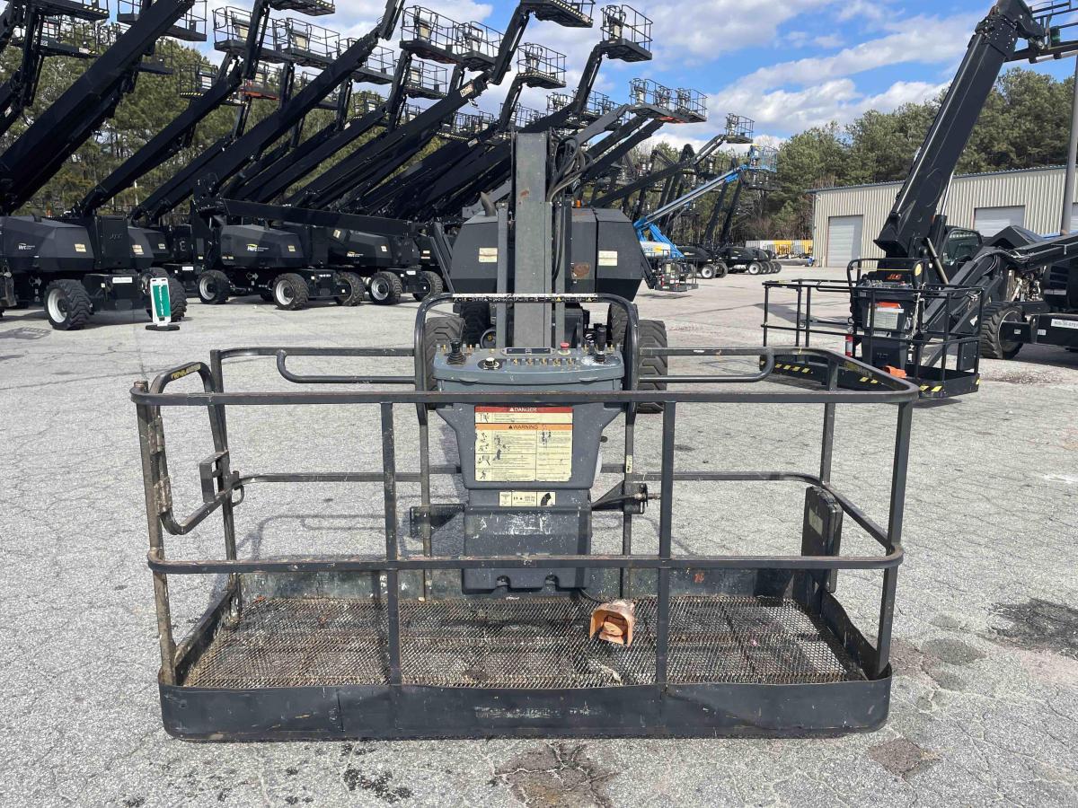 2014 JLG 800AJ
