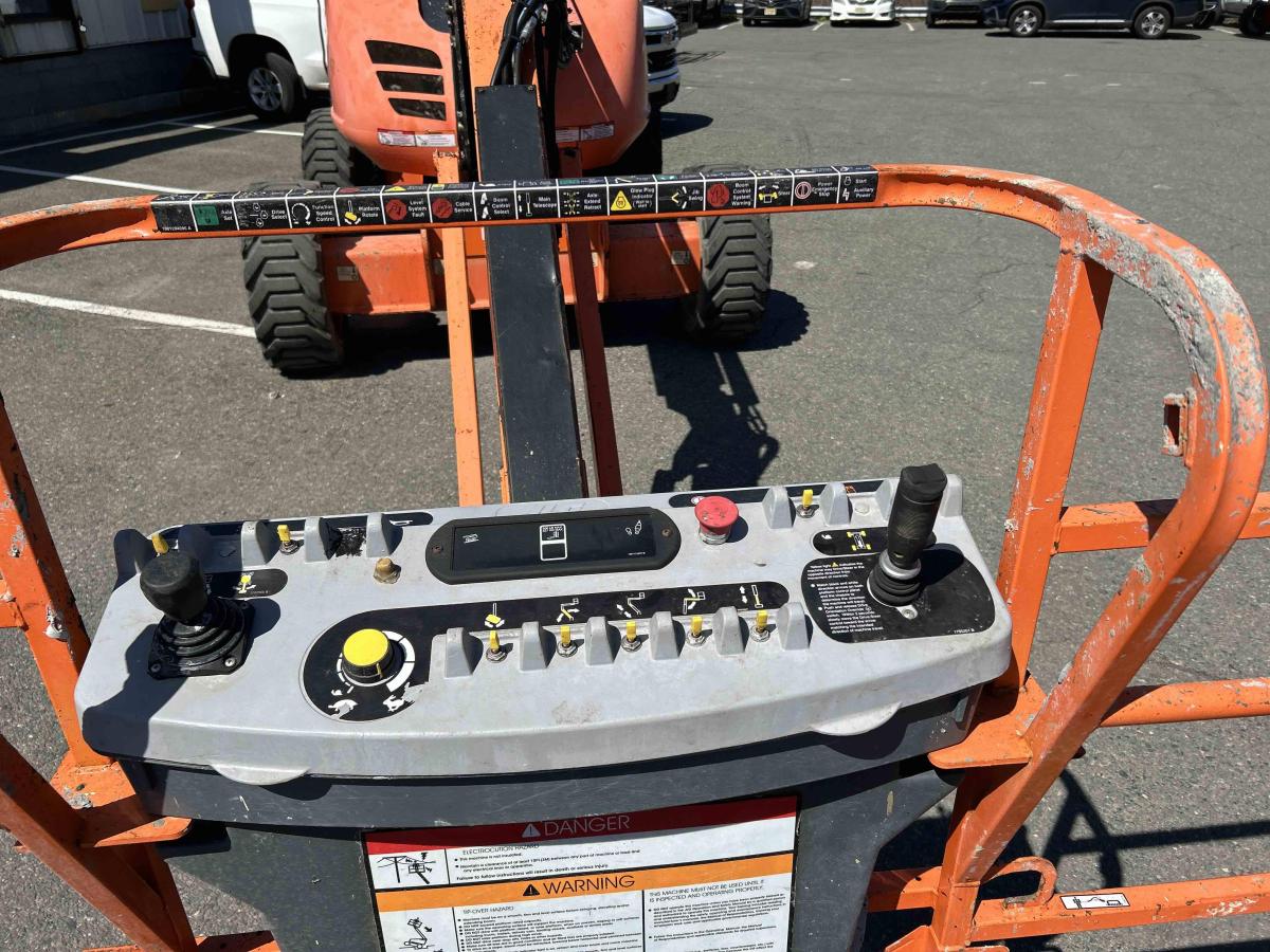 2016 JLG 600AJ