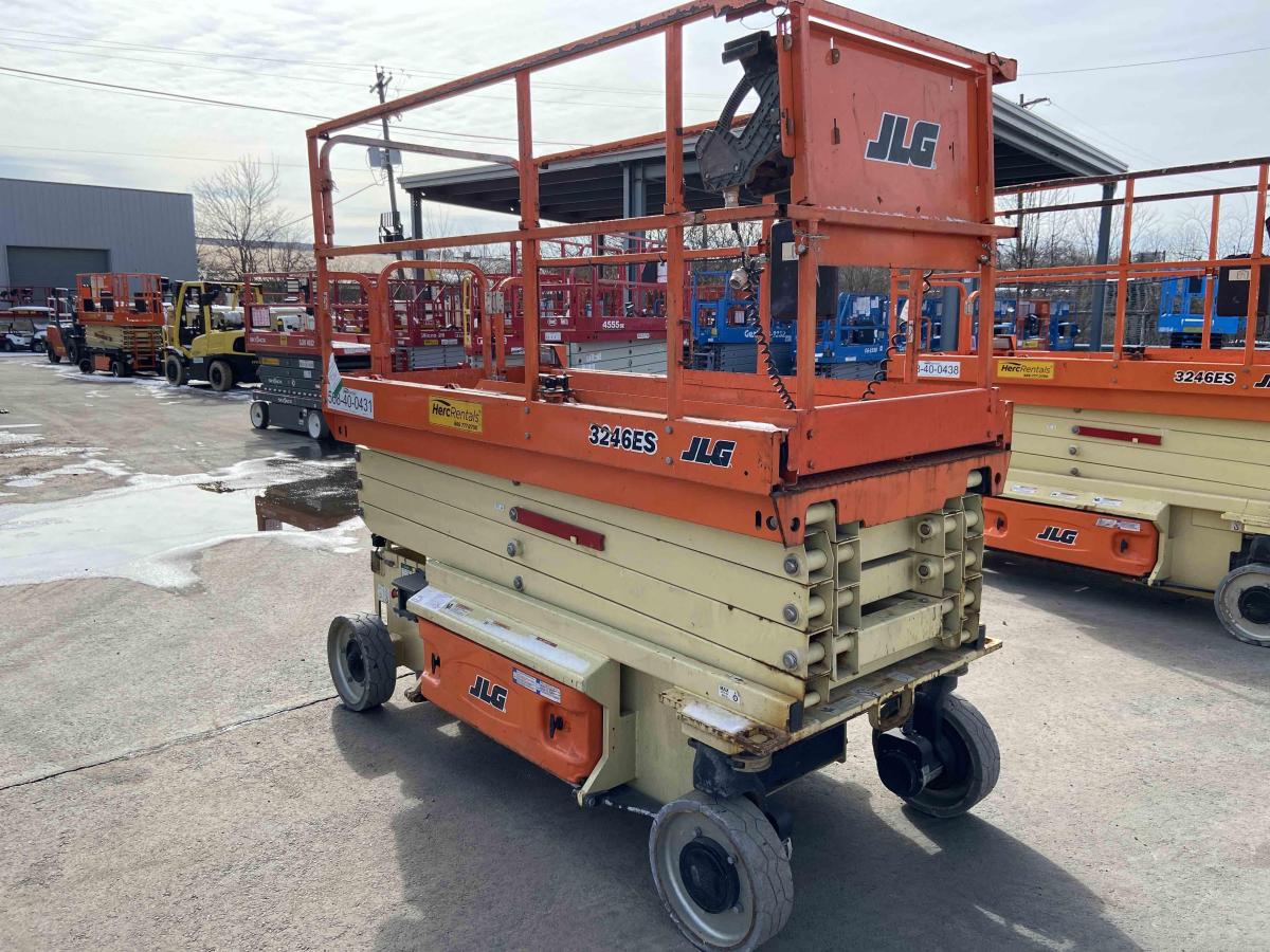 2018 JLG 3246ES