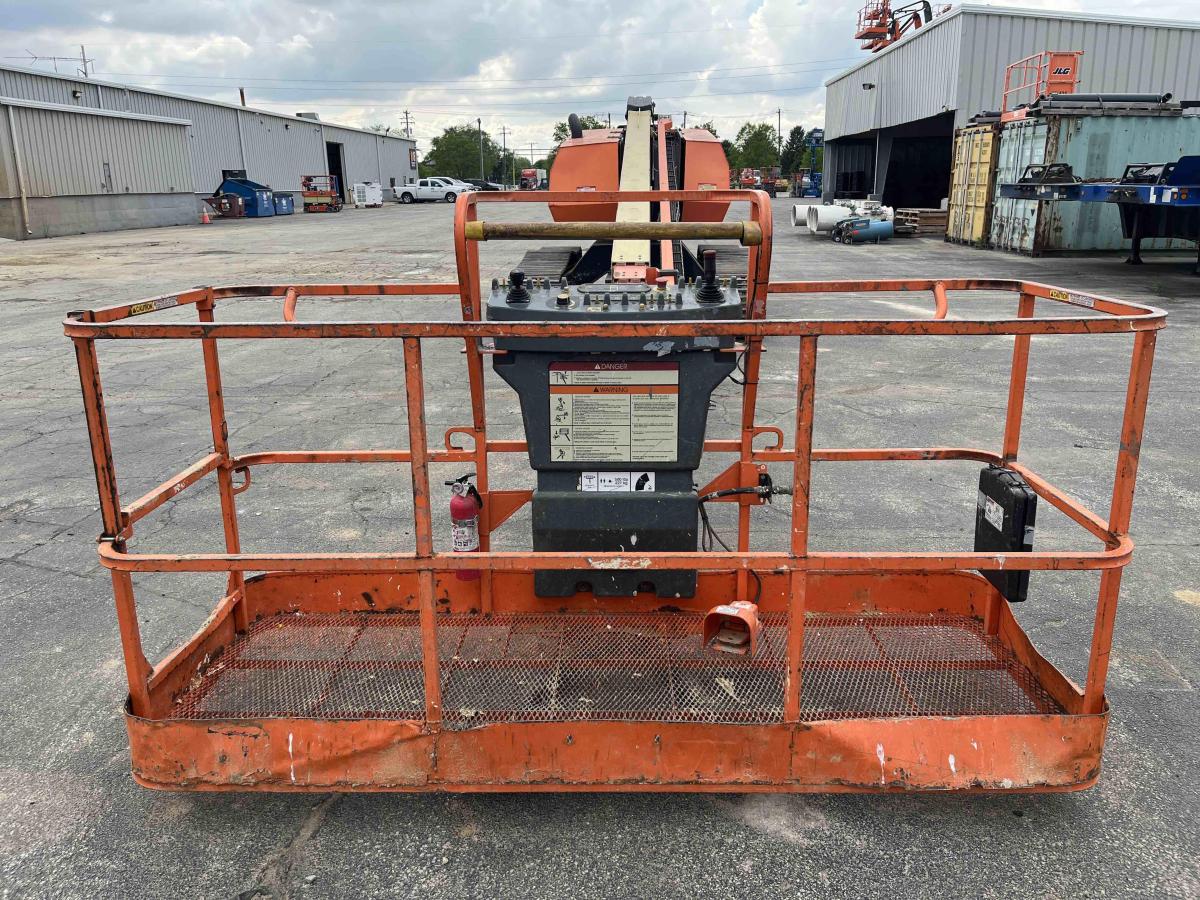 2017 JLG 660SJC