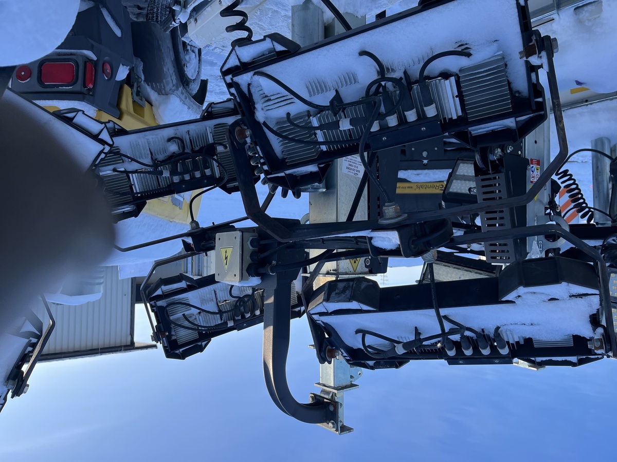 2018 Magnum PLT240-5