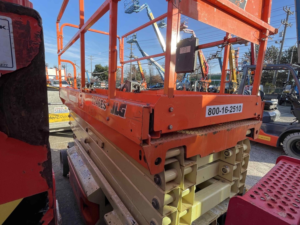 2017 JLG 3246ES-2