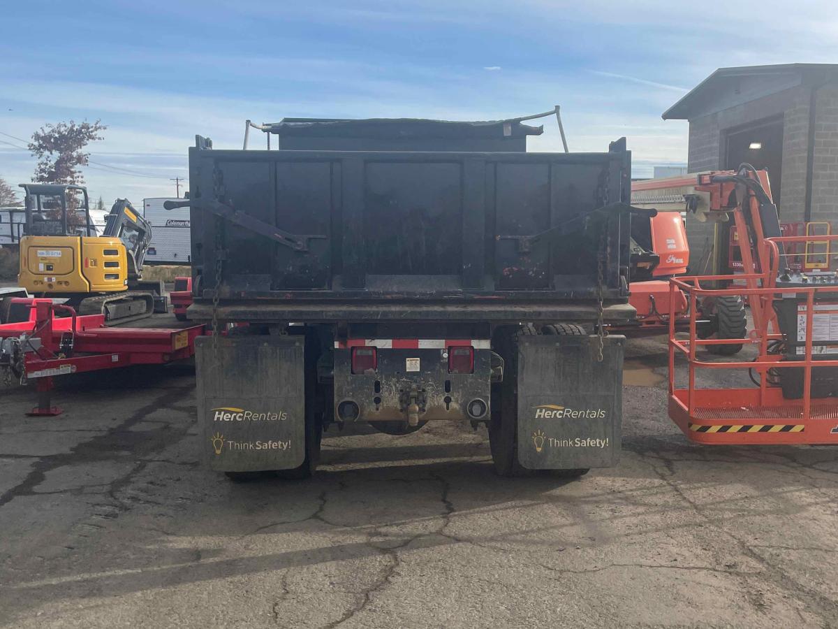 2017 Freightliner M2106