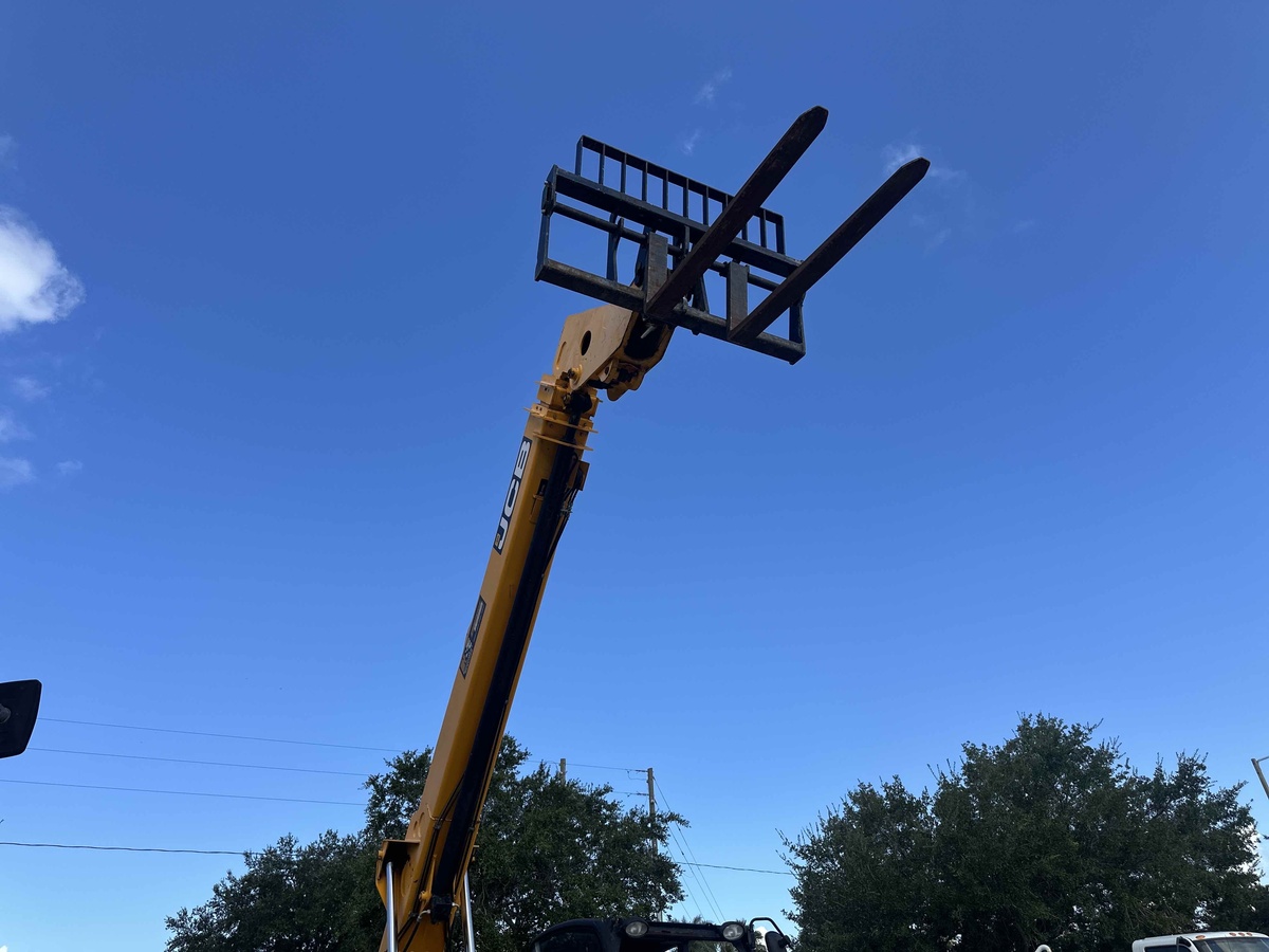 2018 JCB 509-42-11